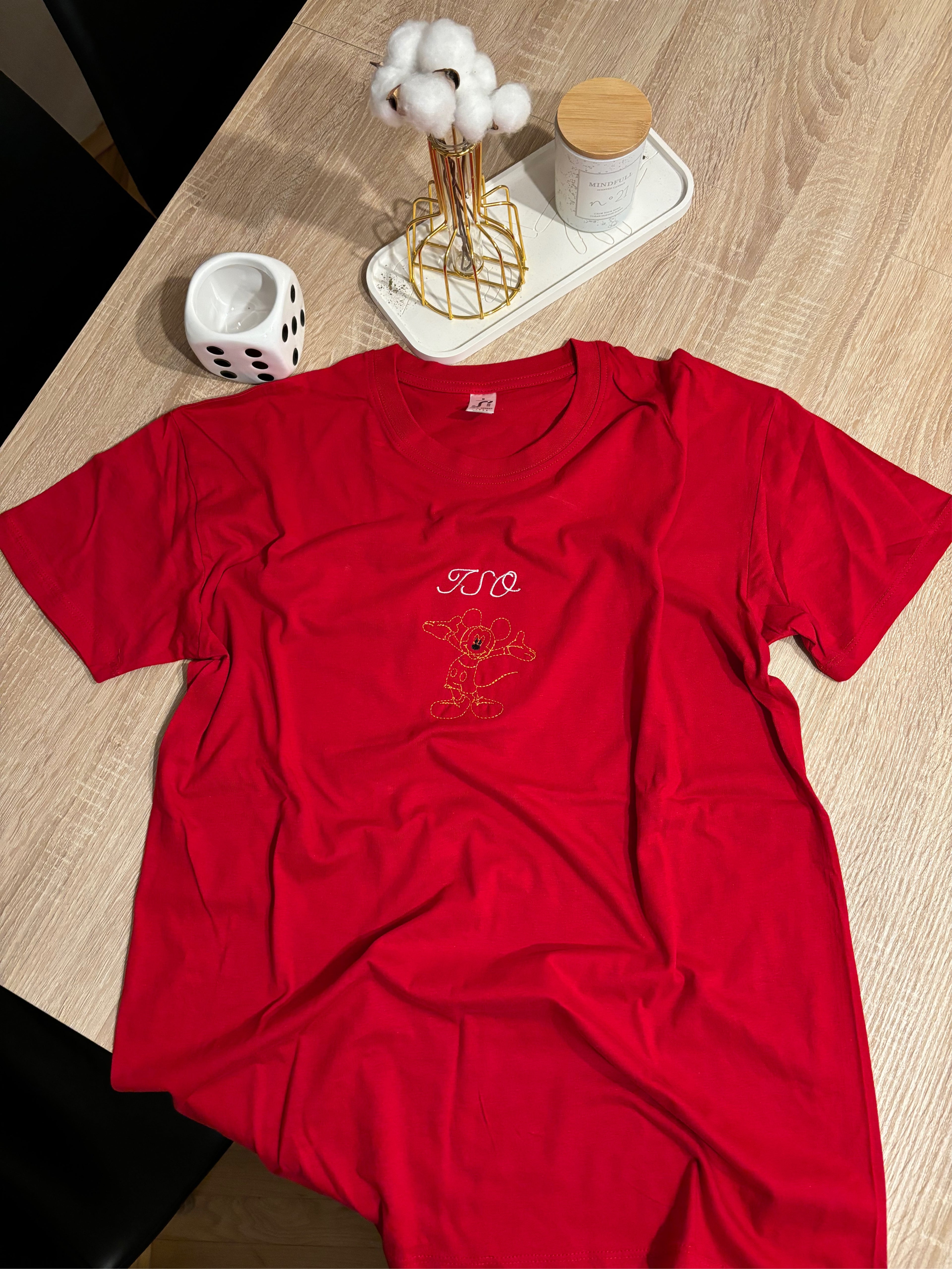 Majica s minimalističkim vezom “Iso miki”