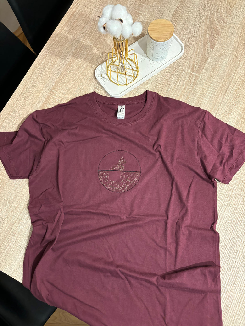 Premium majica sa minimalističkim vezom mačke